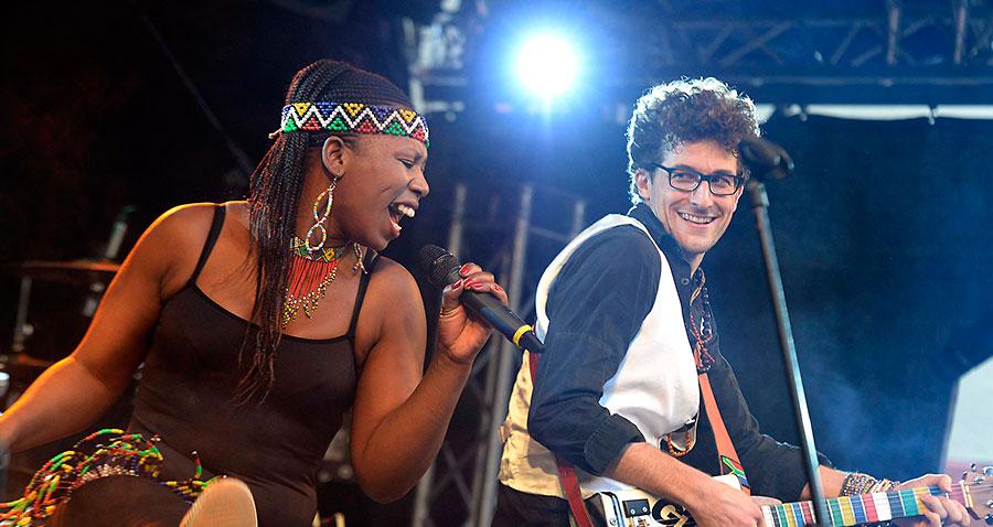In der siebten Auflage boten die Afrika-Kulturtage in Forchheim wieder viel Programm. Einer der absoluten Höhepunkte des diesjährigen Festivals: Hot Water. Die fünfköpfige Band spielt Weltmusik mit afrikanischen Einflüssen.