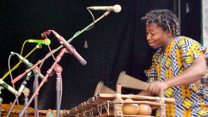 Balafon nennt sich dieses afrikanische Musikinstrument,...