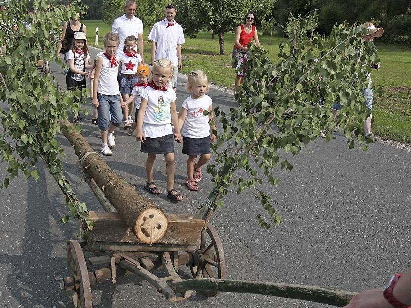 In Dietersdorf kommen Kärwaboum unter den Hammer