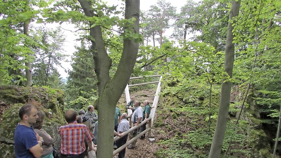 Neuer Steg führt zum Haidhofer Schlossberg