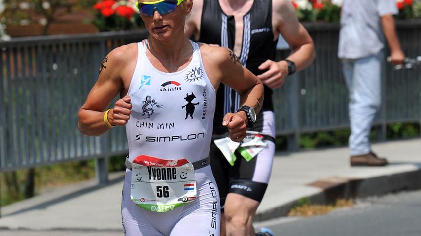 Die dreifache Ironman-Siegerin Yvonne van Vlerken aus den Niederlanden musste bald einsehen, ...