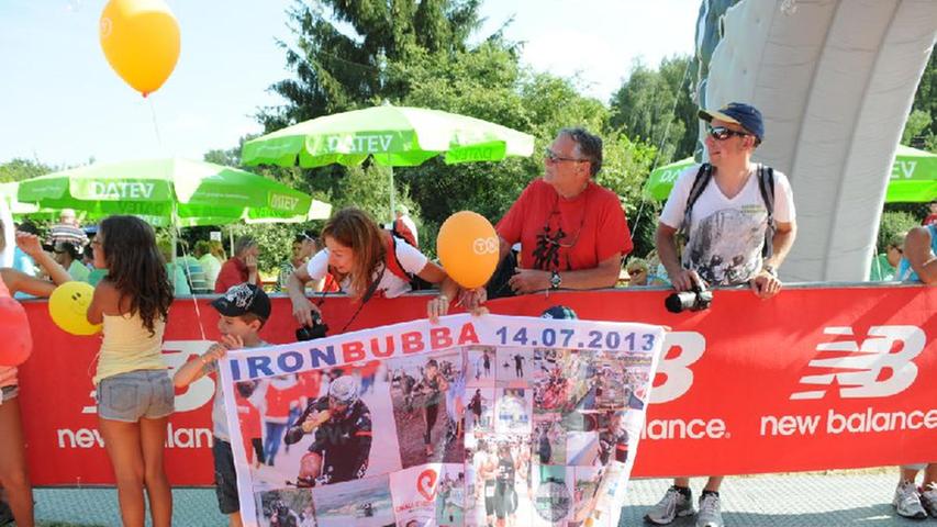 "Ironbubbas" Fans sind mit einem Plakat angerückt.