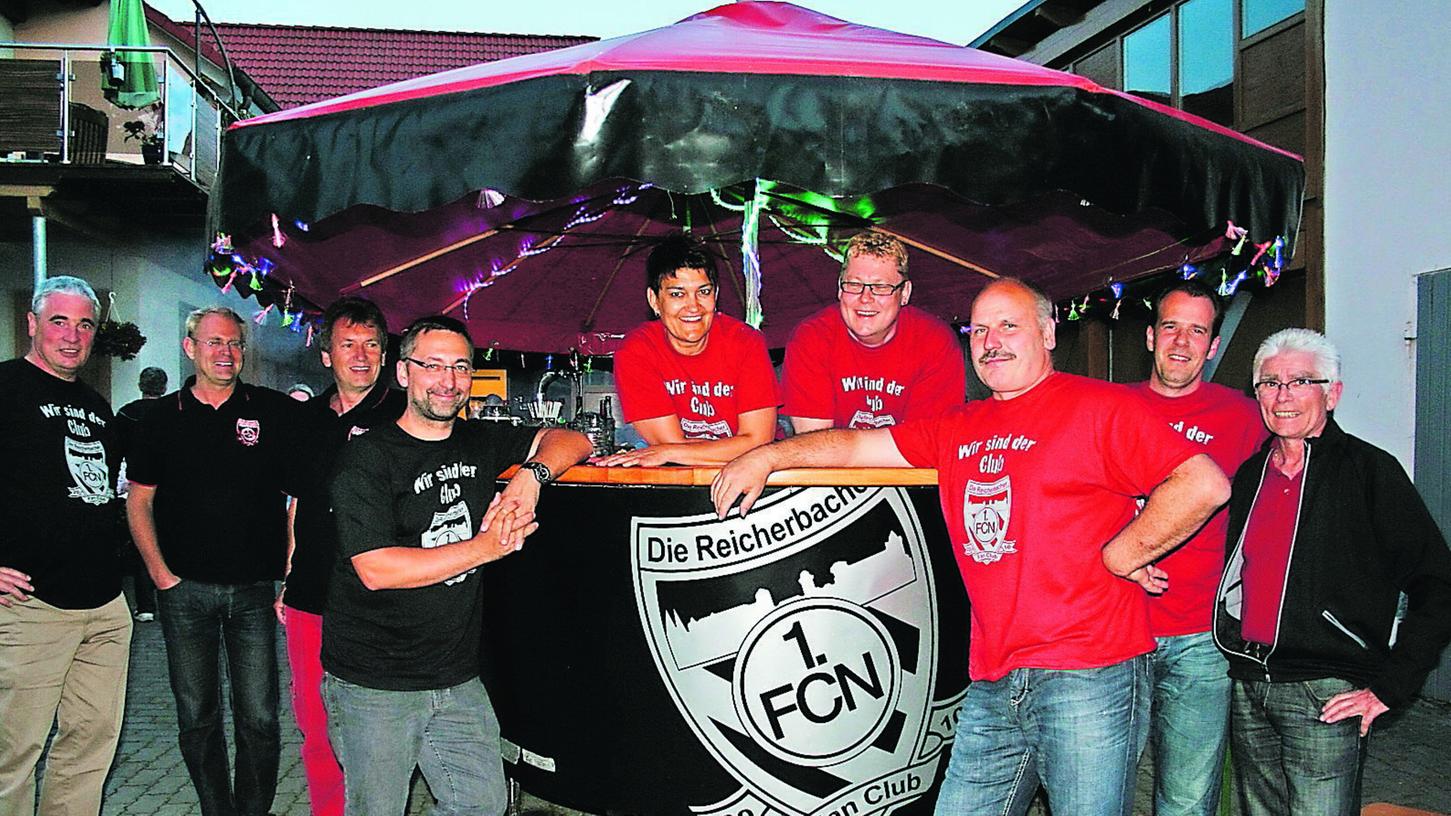 Clubfans bauen sich Vereinsheim aus altem Bierwagen