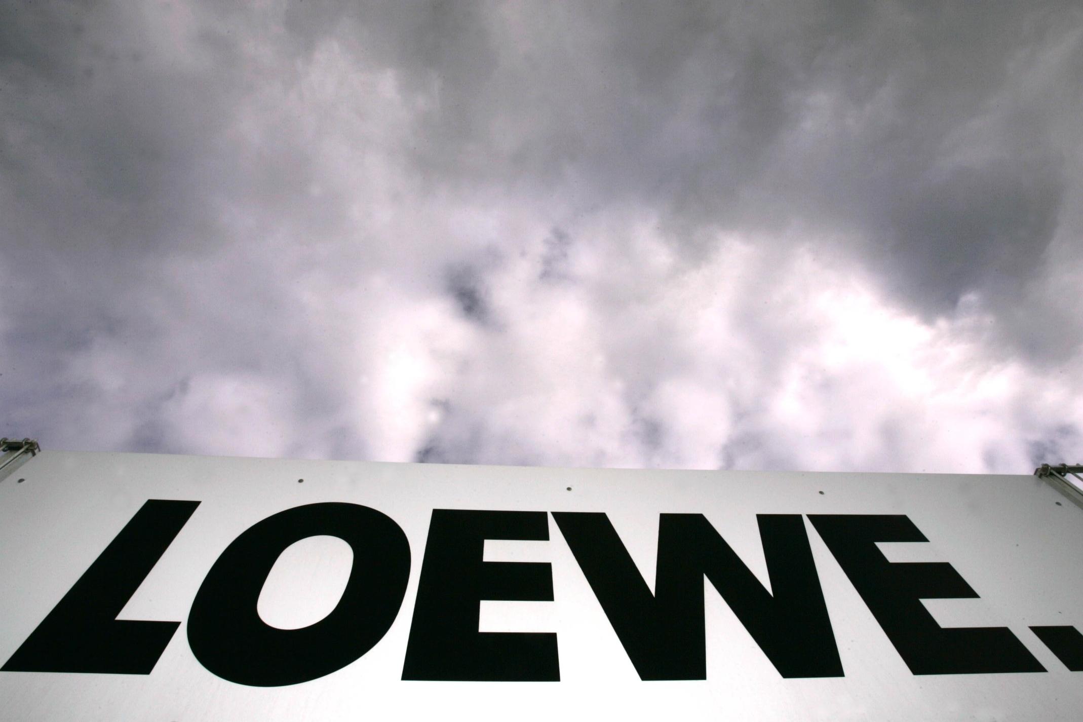 Der oberfränkische TV-Gerätehersteller Loewe wurde 1923 gegründet und ist 2013 nach hohen Verlusten unter den Schutzschirm geflüchtet. Nach und nach gab sich das Traditionsunternehmen aber wieder zuversichtlich - auch durch den Vertrieb im Ausland soll das Geschäft angekurbelt werden.