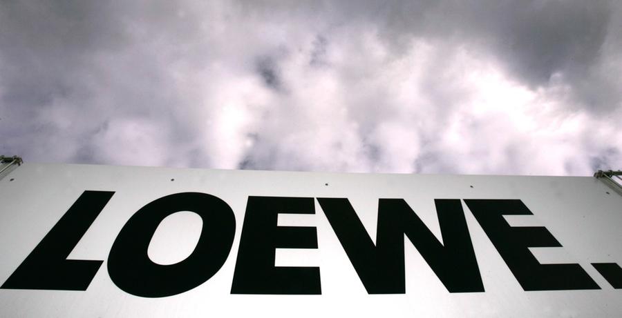 Der oberfränkische TV-Gerätehersteller Loewe wurde 1923 gegründet und ist 2013 nach hohen Verlusten unter den Schutzschirm geflüchtet. Nach und nach gab sich das Traditionsunternehmen aber wieder zuversichtlich - auch durch den Vertrieb im Ausland soll das Geschäft angekurbelt werden.