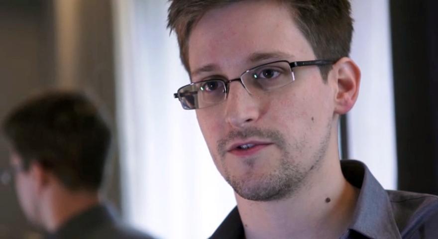 CLINTON: Befreundete Staaten will Clinton nicht mehr länger durch die NSA ausspähen lassen. Eine Immunität für den Whistleblower Edward Snowden, der die Praktiken der NSA aufdeckte, lehnt sie ab. 
 TRUMP: Immunität für Edward Snownden ist auch für Trump undenkbar. Und befreundete Staaten soll die NSA weiter ausspähen dürfen - wenn es im Interesse der USA liegt.