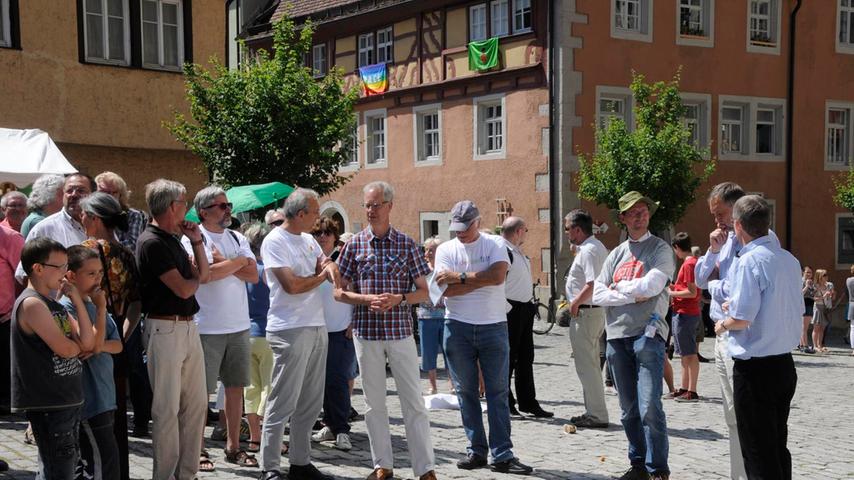... die Bürger Rothenburgs gingen auf die Straßen, um der NPD eine Gegendemonstration vorzusetzen. Einige wenige brachten ihren Unmut sogar mit einer...