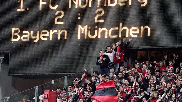 Am 16. Spieltag der Saison 2004/2005 belohnte der Club eine fabelhaft-couragierte Leistung mit einem Punkt. Obwohl die Bayern überlegen und mehr als eine Stunde in Überzahl waren, glich Ivica Banovic rund eine Viertelstunde vor Abpfiff per Elfmeter aus. Entsprechend groß und kollektiv war der Jubel in der Nordkurve.