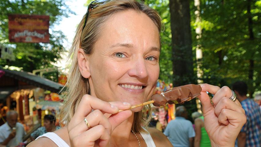 "Kein Annafest ohne Früchtespieß", verkündet Andrea Hutzler (41) aus Ebermannstadt. Ihre diesjährige Mission wäre also erledigt, trotzdem wird sie wohl noch einmal vorbeischauen.