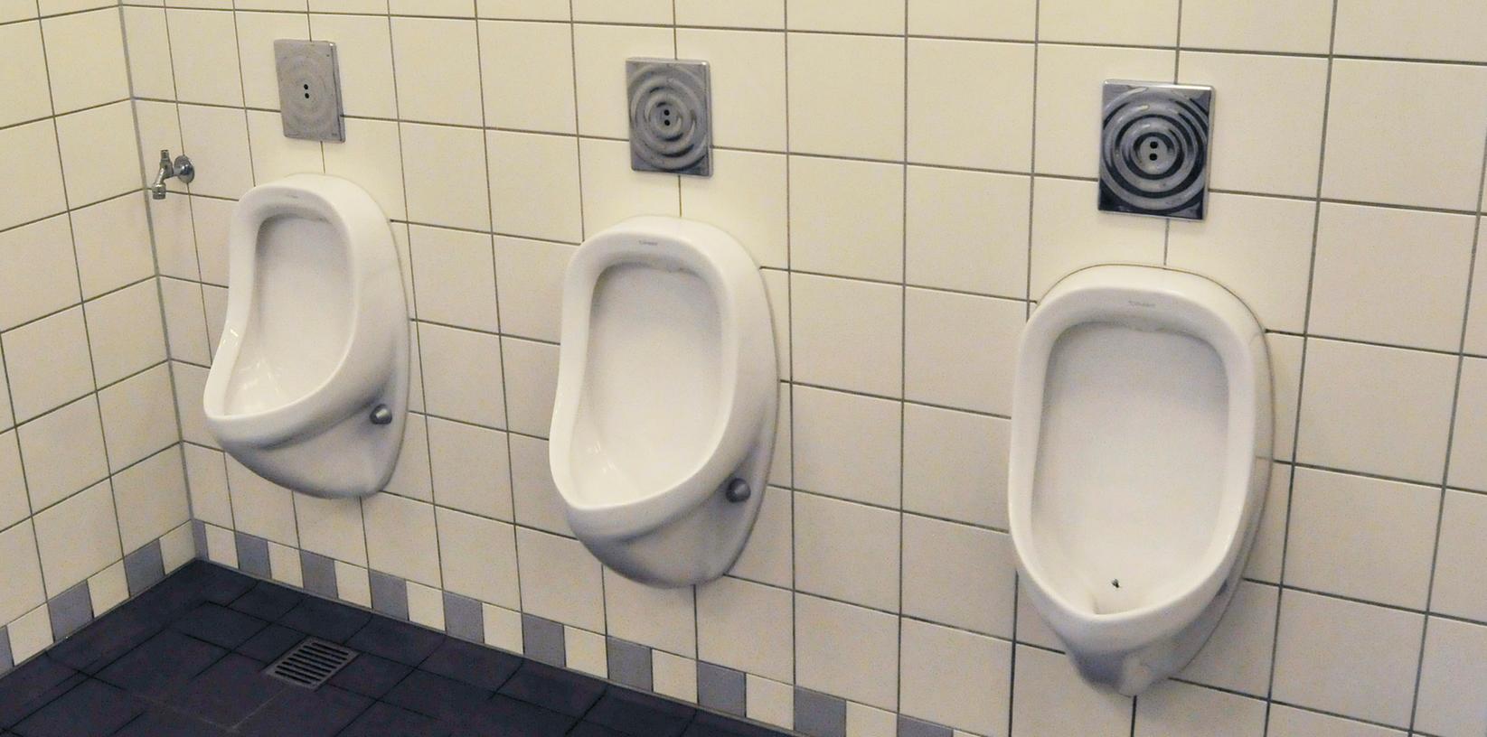 Eine sanierte Toilettenanlage - hier ein Beispiel aus Nürnberg - wäre für viele Höchstadter ein Traum.