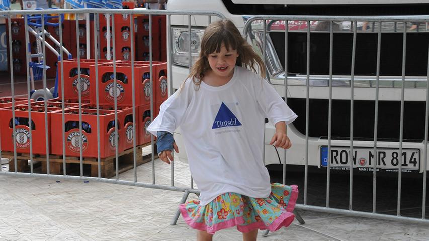 Mercedes Baumann (6 Jahre) aus Obermichelbach kann es kaum erwarten, bis sie alt genug ist, um ebenfalls bei B2Run an den Start zu gehen. Dafür übt sie bereits fleißig.