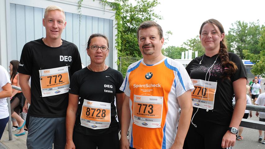 Marcel, Sonja, Jürgen und Steffi (von links) von der Firma DEG haben sich auf den Lauf gut vorbereitet. Sie wünschen sich, dass es trocken bleibt.