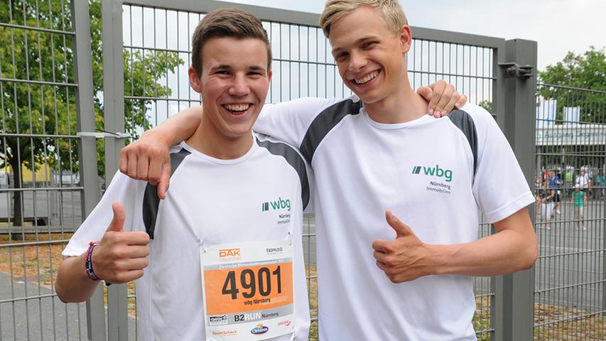 Léon Blank (18) und Peter Janicek (20, rechts) laufen für die Nürnberger WBG. "Wir schauen mal, was uns der heutige Tag bringt", sagen sie ganz entspannt.