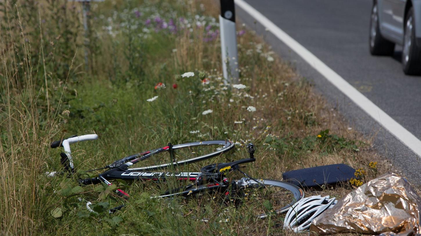 Ein 25-jähriger Radfahrer starb am Freitag zwischen Liebenstadt und Heideck.