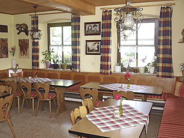 Die kleine Wirtsstube im Gasthaus Schmitt in Haßlach ist nach Ansicht der Jury sehr schön und überschaubar. Die kleine Wirtsstube im Gasthaus Schmitt in Haßlach ist nach Ansicht der Jury sehr schön und überschaubar.