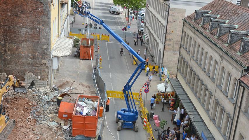 Die Hallstraße und die Rudolf-Breitscheid-Straße sind im betroffenen Bereich wegen der Arbeiten komplett gesperrt.