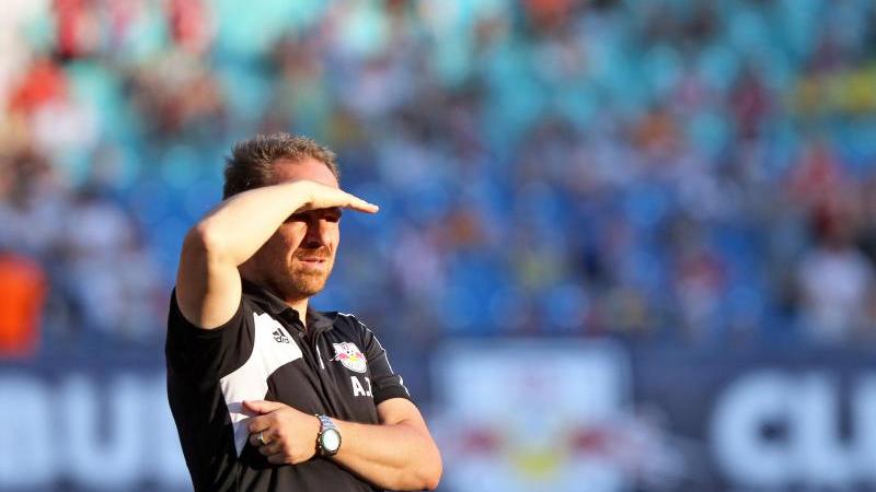 Da hinten ist Stuttgart: Alexander Zorniger könnte bald als neuer VfB-Coach vorgestellt werden.