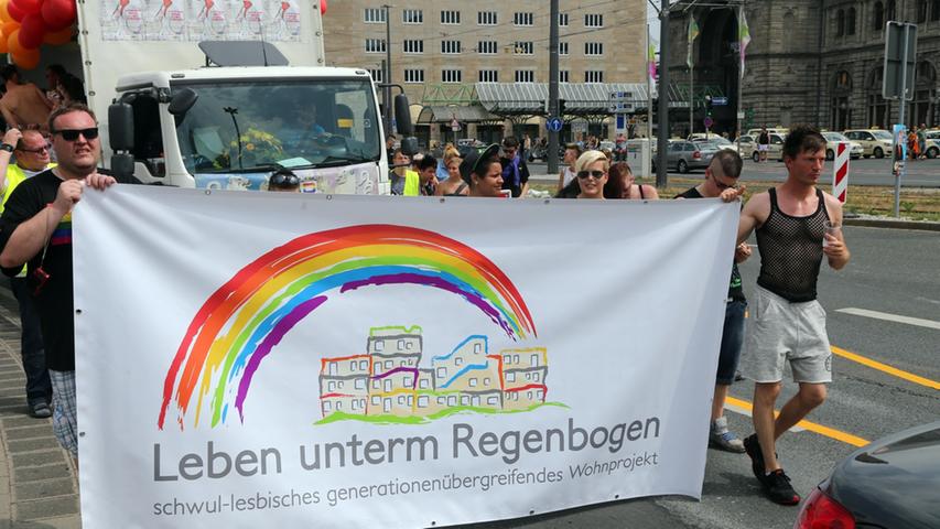 Die Teilnehmer starteten am Berliner Platz und zogen über die Bayreuther Straße, Rathenauplatz und Marientorgraben zur Königstraße...