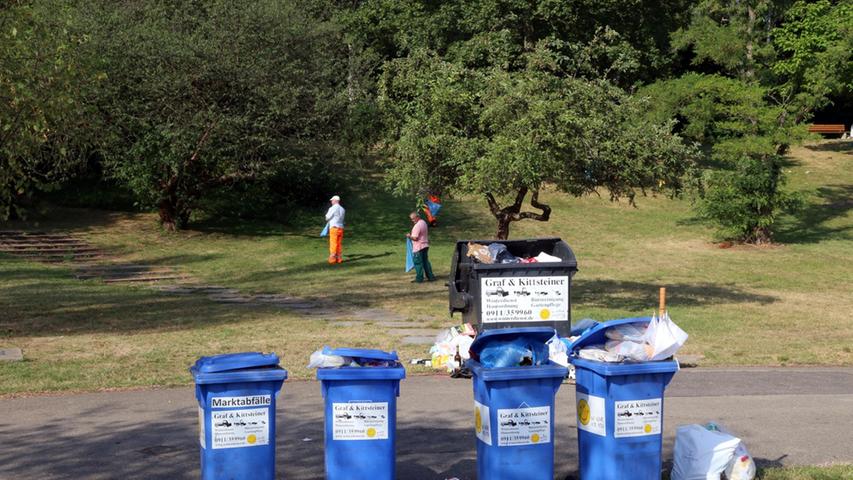Während bei Rock im Park die Müllmassen aus Exkrementen und Dosenkostresten regelrecht vor sich hinfaulen, beschränkt sich der Ekelfaktor beim Klassik Open Air auf gärende Nudelsalat-Reste und ausgespuckte Kirschkerne.