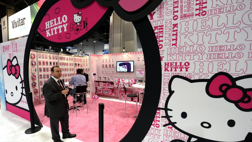 Das Phänomen "Hello Kitty" ist mittlerweile weltweit vertreten. Das Kätzchen mit japanischem Ursprung zierte unter anderem schon Gitarren, Busse, Flugzeuge und sogar Vibratoren.