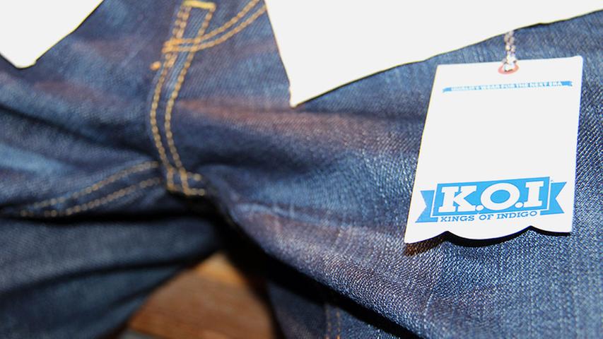 Passend dazu: Die dunkelblaue Jeans von K.O.I (119,90 Euro), einer niederländischen Marke, die beste Qualität verspricht.
