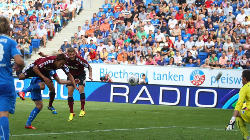 Hoffenheim verbucht innerlich wohl schon die drei Punkte, als wie aus dem Nichts Joker Frantz Köpfchen beweist und den Ball zum 1:2-Anschlusstreffer ins TSG-Gehäuse bugsiert.