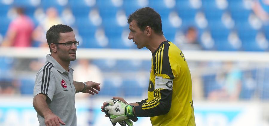 7. Oktober 2013: Nach fünf Punk­ten aus acht Partien verkündet der 1. FC Nürnberg die Entlas­sung von  Michael Wiesinger. Nachfolger wird zwei Wochen später der Niederländer Gertjan Verbeek.