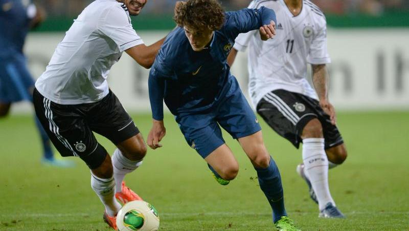 Mittelfeldspieler Rabiot muss wieder zum Training der ersten Mannschaft von Paris Saint Germain zugelassen werden.