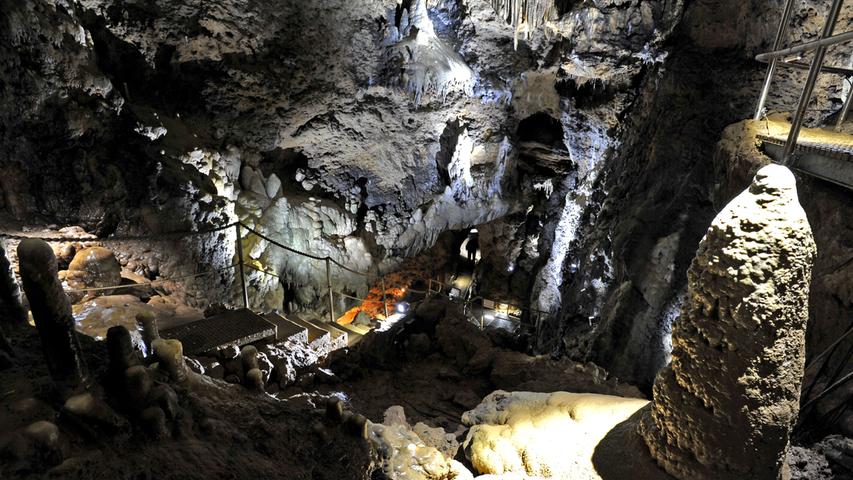 Trocken bleiben in den faszinierendsten Höhlen der Region