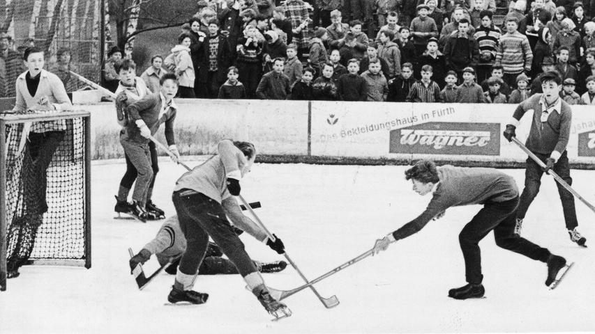 Der Eislaufclub Nürnberg nutzte fortan das Lindestadion für seine Veranstaltungen. Auch die Wintersportfeste der Nürnberger Schuljugend wurden hier jahrelang ausgetragen.