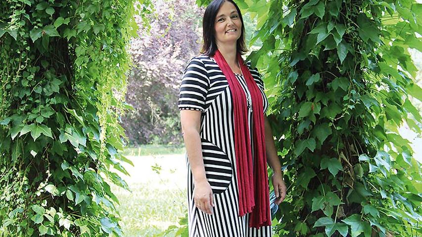 Ein absoluter Hingucker: Franziska Schierl (48), Leiterin des Second-Hand-Ladens Rauschgold, im Zebra-Outfit.