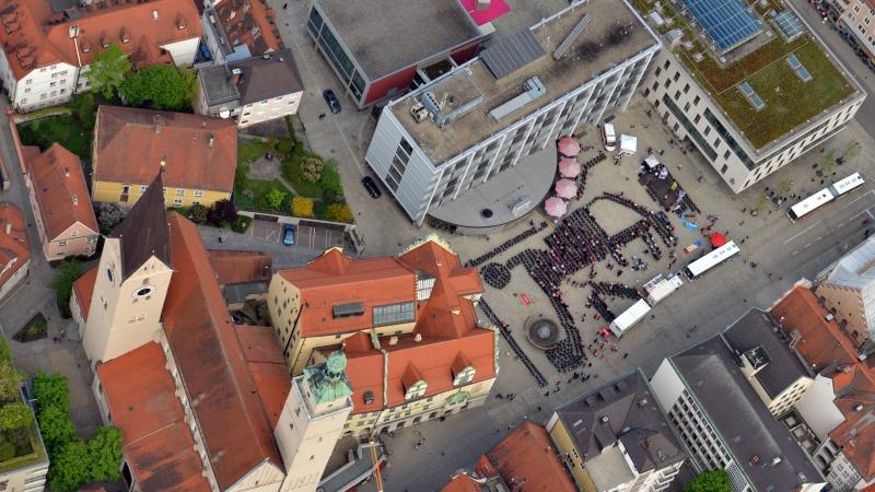Geiseldrama in Ingolstadt: Ein 24-jähriger Mann nahm am Montag im Rathaus der Stadt vier Geiseln und hielt die Polizei stundenlang in Atem.