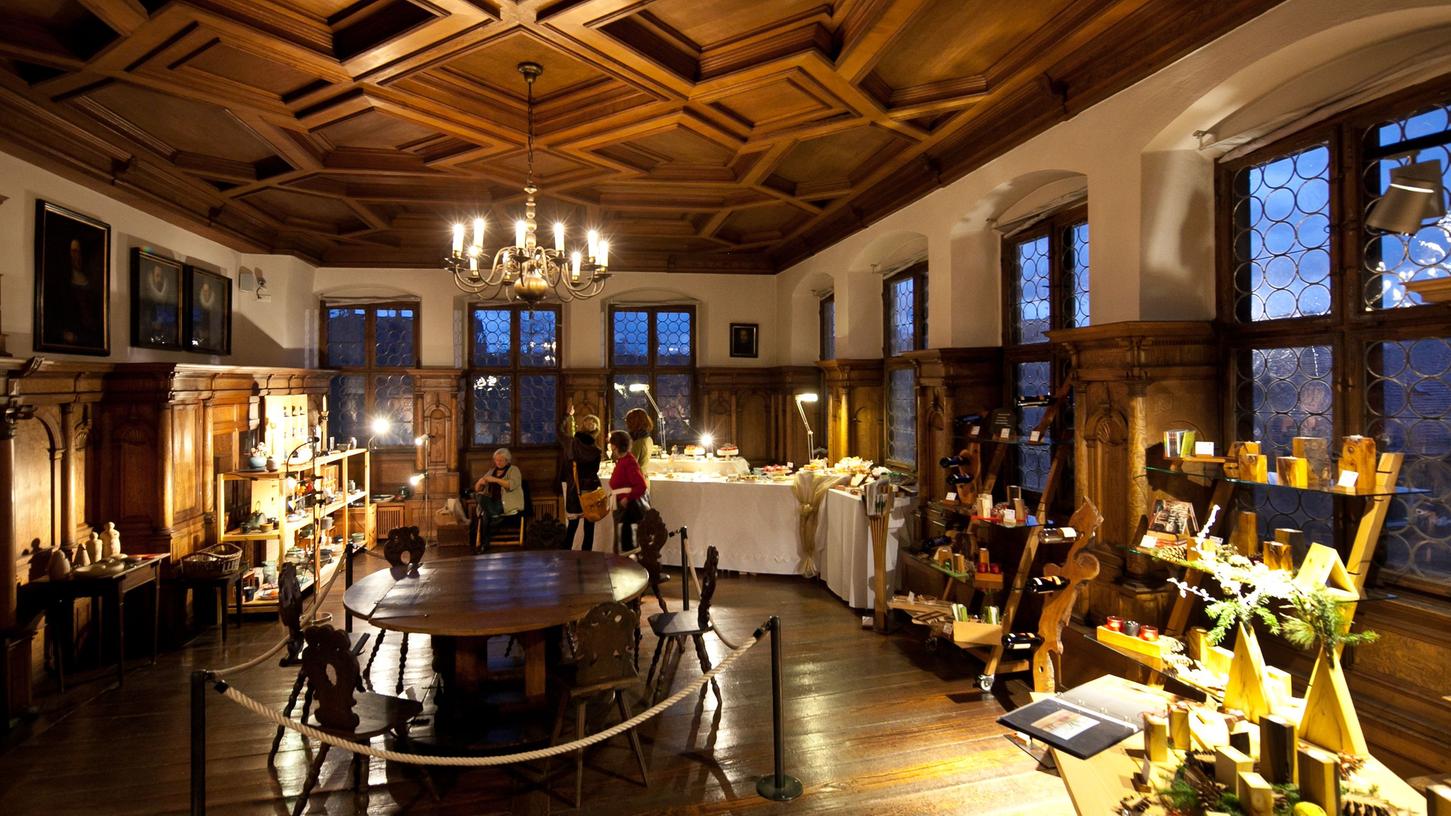 Kunst & Handwerk Weihnachtsverkaufsausstellung Kunst & Handwerk Weihnachtsverkaufsausstellung