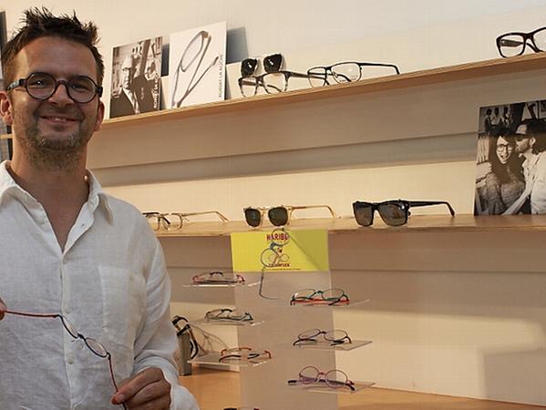Farbenfrohe Kinderbrillen mit flexiblen Bügeln gehören zum Angebot des Ladengeschäfts „Sichtwerk“ des Optikermeisters Matthias Kröniger.