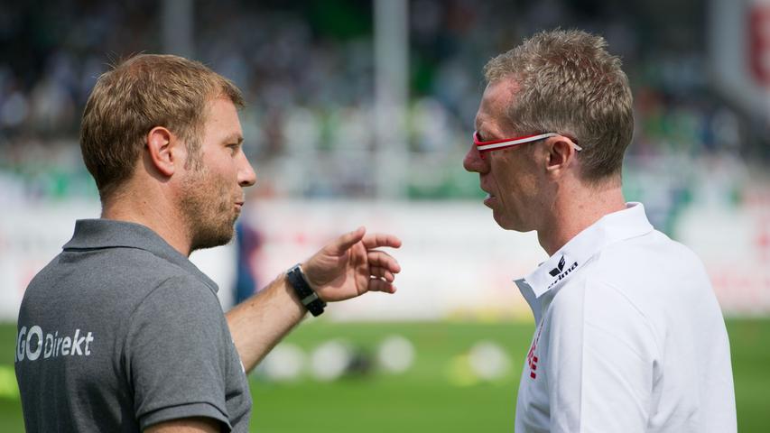 Freundschaftlich: Frank Kramer (li.) und Kölns Trainer Peter Stöger unterhalten sich vor der Partie.