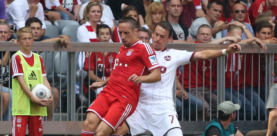 Schwierige Aufgabe: Markus Feulner hat mit Franck Ribery einen Gegenspieler, den er keine Sekunde aus den Augen lassen darf.