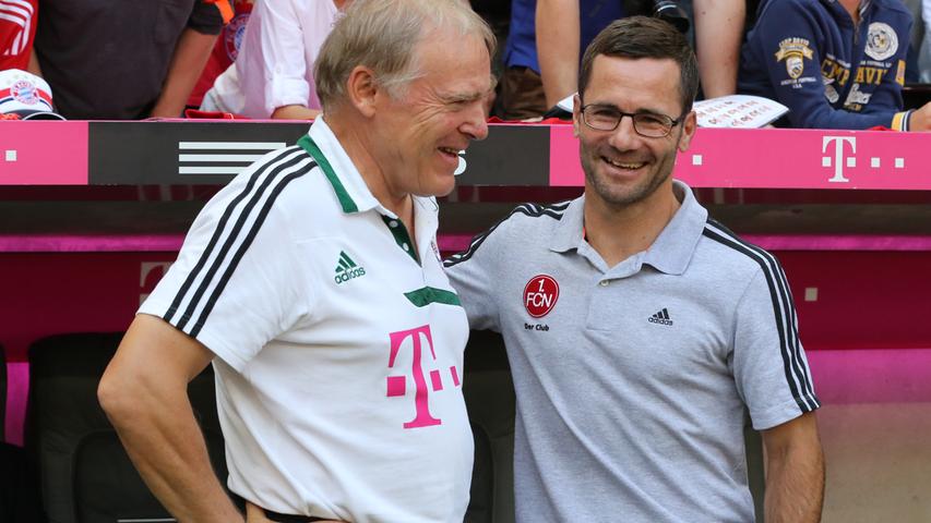 Alte Bekannte: Michael Wiesinger (re.) im lockeren Plausch mit Bayerns Co-Trainer Hermann Gerland.
