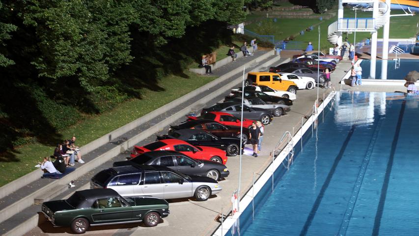 Von Ford über Chrysler bis hin zu Chevrolet: Besonders Freunde amerikanischer Oldtimer kamen im Stadionbad vollends auf ihre Kosten.