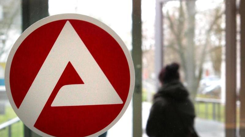Die Zahl der Arbeitslosen im Agenturbezirk Ansbach-Weißenburg ist auf eine Quote von 3,2 Prozent gesunken. Im Vorjahr lag sie noch bei 3,4 Prozent.
