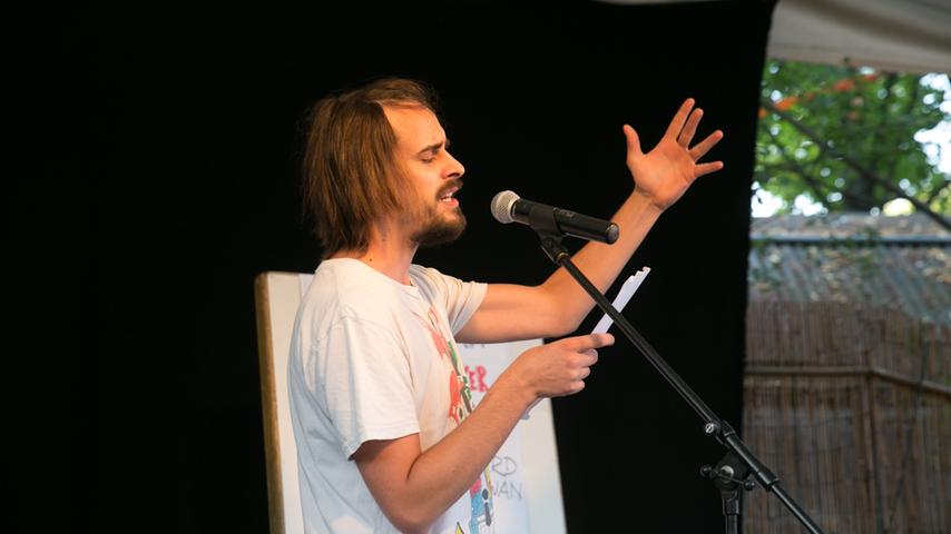 Andy Strauß gab sich ebenfalls die Ehre. Seit 2006 ist er deutschlandweit auf Poetry-Slam-Bühnen unterwegs und das mit Erfolg.