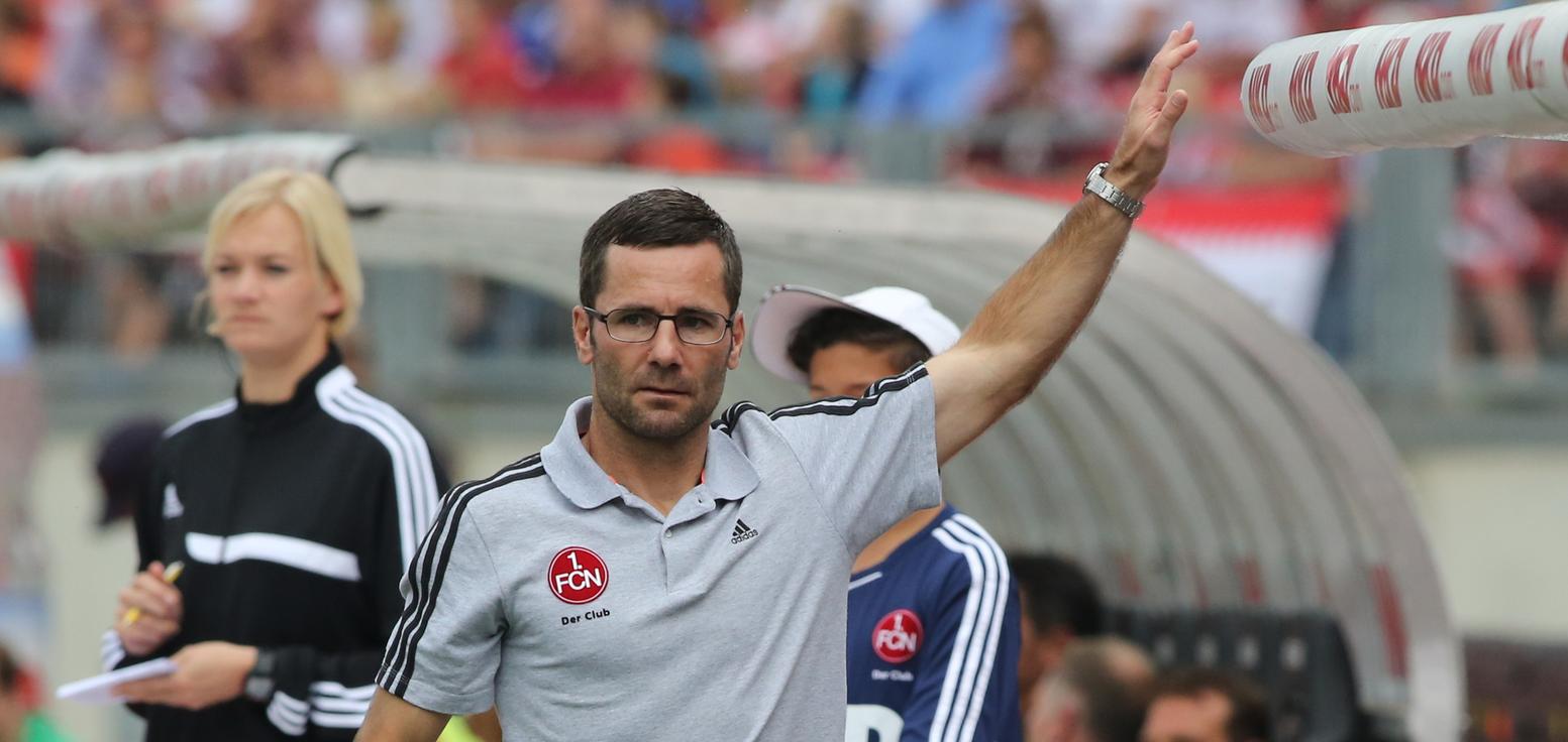 Fühlt sich von den Unparteiischen benachteiligt: FCN-Coach Michael Wiesinger. Fühlt sich von den Unparteiischen benachteiligt: FCN-Coach Michael Wiesinger.