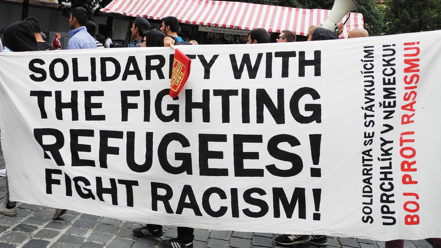Die protestierenden Asylbewerber kommen am Dienstag in München an.