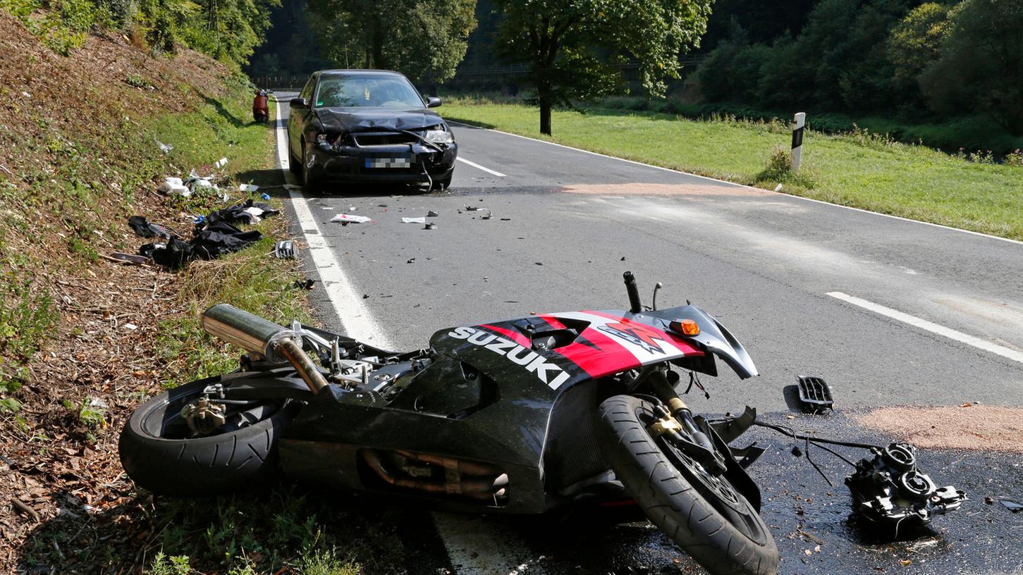 Der 36-jährigen Motorradfahrer aus Nürnberg starb im Krankenhaus.