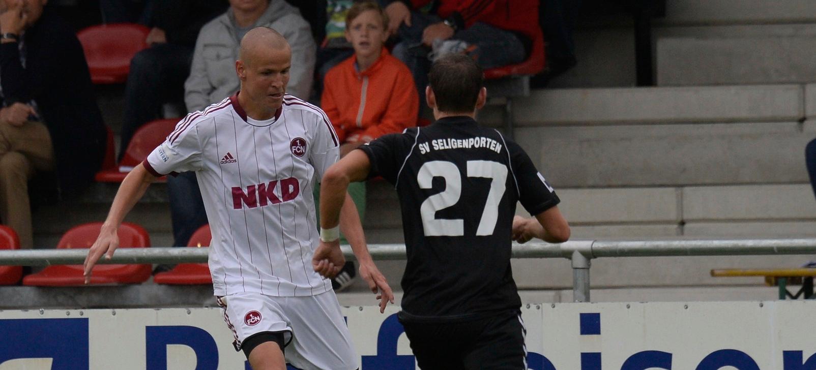 Adam Hlousek (hier im Spiel gegen Seligenporten) durfte im Freundschaftsspiel bei Rapid Wien 88 Minuten spielen und bereitete einen Treffer vor.