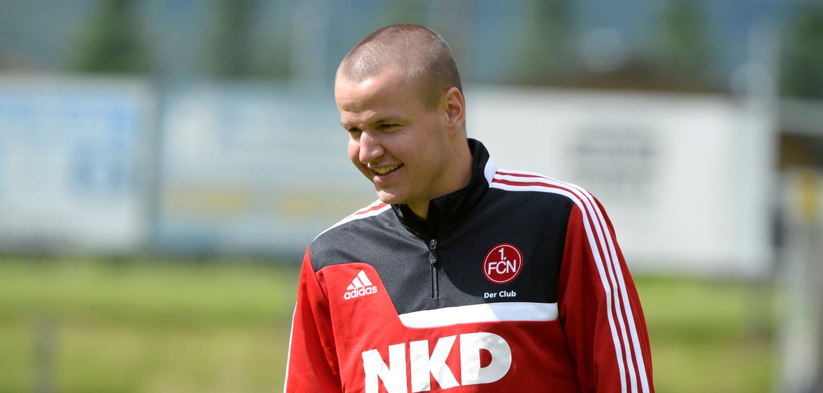 Hat gut lachen: Adam Hlousek fährt mit nach Braunschweig. Hat gut lachen: Adam Hlousek fährt mit nach Braunschweig.