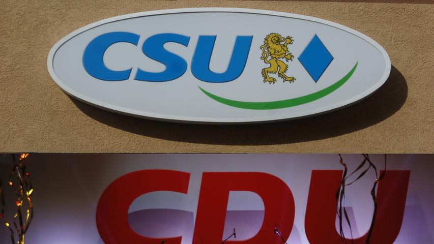 Die Union möchte Deutschland zu einem "attraktiven Datenstandort" weiterentwickeln. Beide Parteien be­fürworten die Vorratsdatenspeiche­rung und halten Mindestspeicherfris­ten für Verbindungsdaten bei Verbre­chensaufklärung oder zur Aufrecht­erhaltung der öffentlichen Sicherheit für unerlässlich.
