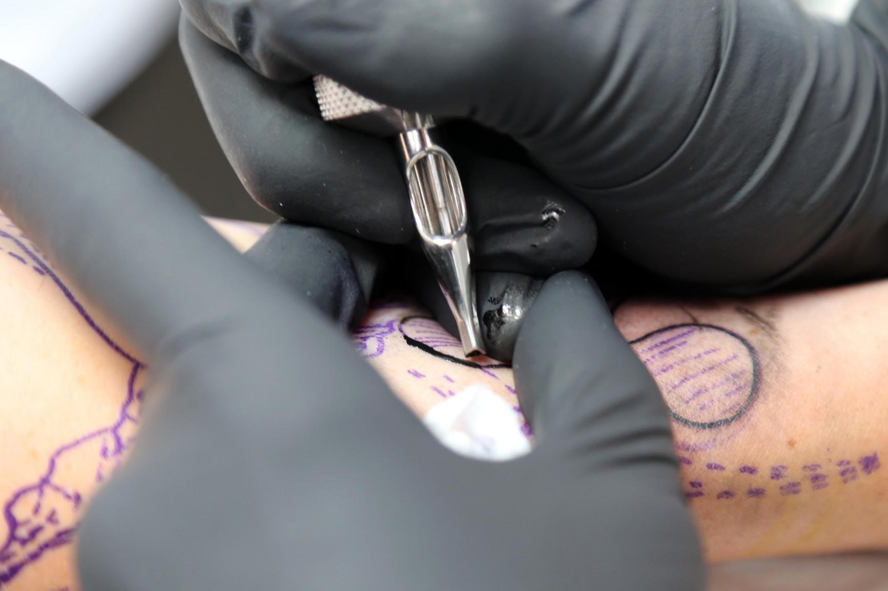 Larissa Wagner Tatowiert Im Atelier Thirdeye In Gostenhof Nurnberg Nordbayern De