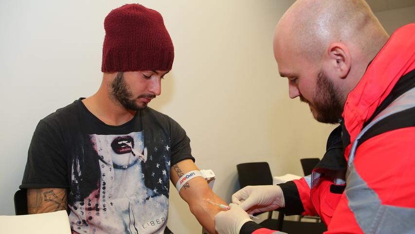 Außenbahn-Antreiber Marvin Plattenhardt geht mit gutem Beispiel voran und ist einer der vielen Unterstützer der Aktion "Rot-Schwarzes Blut hilft Leben retten".