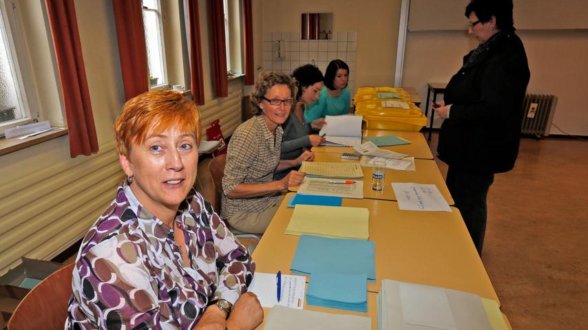 ...Ebenso in Erlangen, wo sich im Wahllokal vhs die Wählerströme noch in Grenzen halten.
