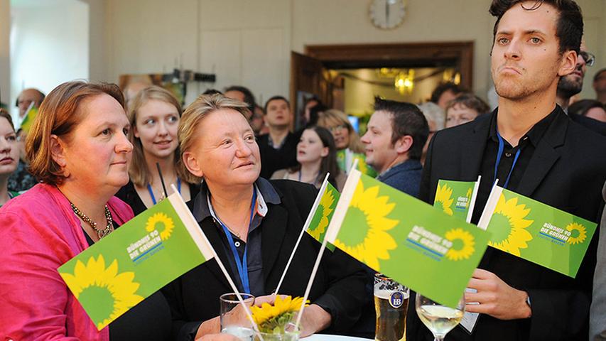 Die Landesvorsitzende der bayerischen Grüne, Theresa Schopper (l)ist nicht begeistert vom Wahlausgang.
